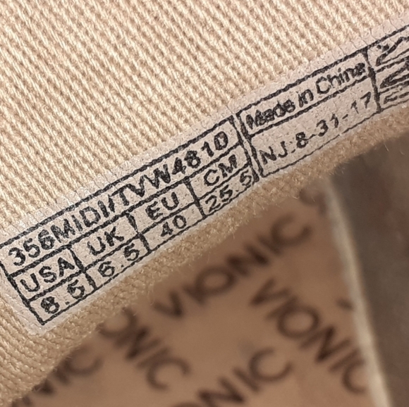 "GOLD" is "IN Style" & VIONIC SHOES have "it"! - Picture 5 of 6